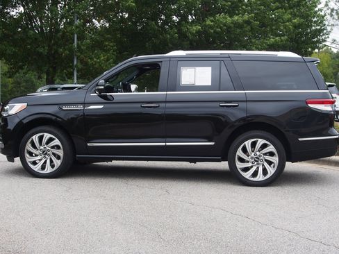 Used 2024 Lincoln Navigator Premiere image 5