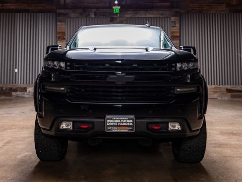 Used 2021 Chevrolet Silverado 1500 LT Trail Boss w/ Convenience Package II image 2