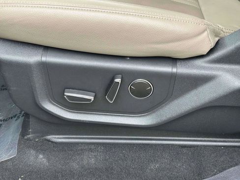 Used 2024 Ford Expedition Limited image 18