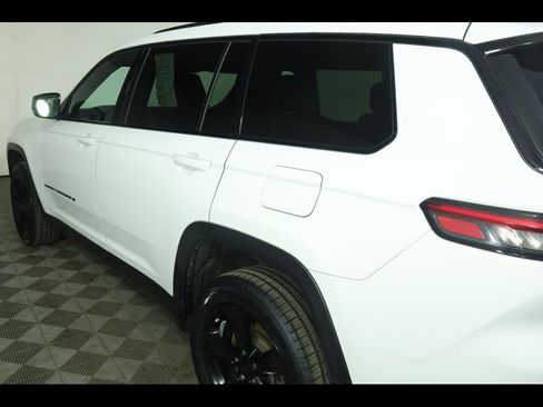 Used 2023 Jeep Grand Cherokee L Laredo image 19