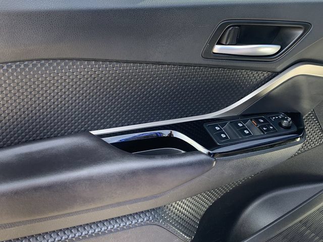Used 2019 Toyota C-HR XLE FWD image 17