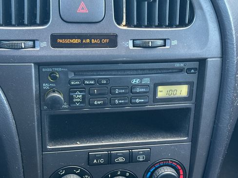 Used 2004 Hyundai Elantra GLS image 17