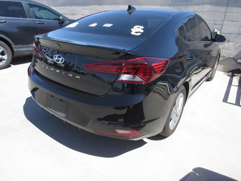 Used 2019 Hyundai Elantra SEL image 3
