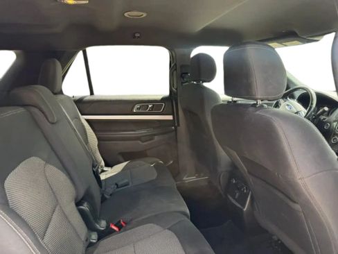 Used 2017 Ford Explorer XLT AWD/4WD image 16
