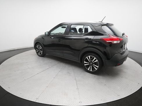 Used 2018 Nissan Kicks SV image 12