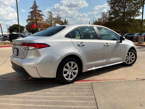 Used 2026 Toyota Corolla LE FWD image 6