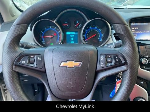 Used 2015 Chevrolet Cruze LT w/ Technology Package FWD image 9