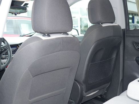 Used 2020 Chevrolet Trax LT FWD image 27