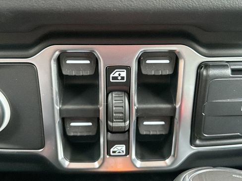 New 2026 Jeep Gladiator Sahara image 22