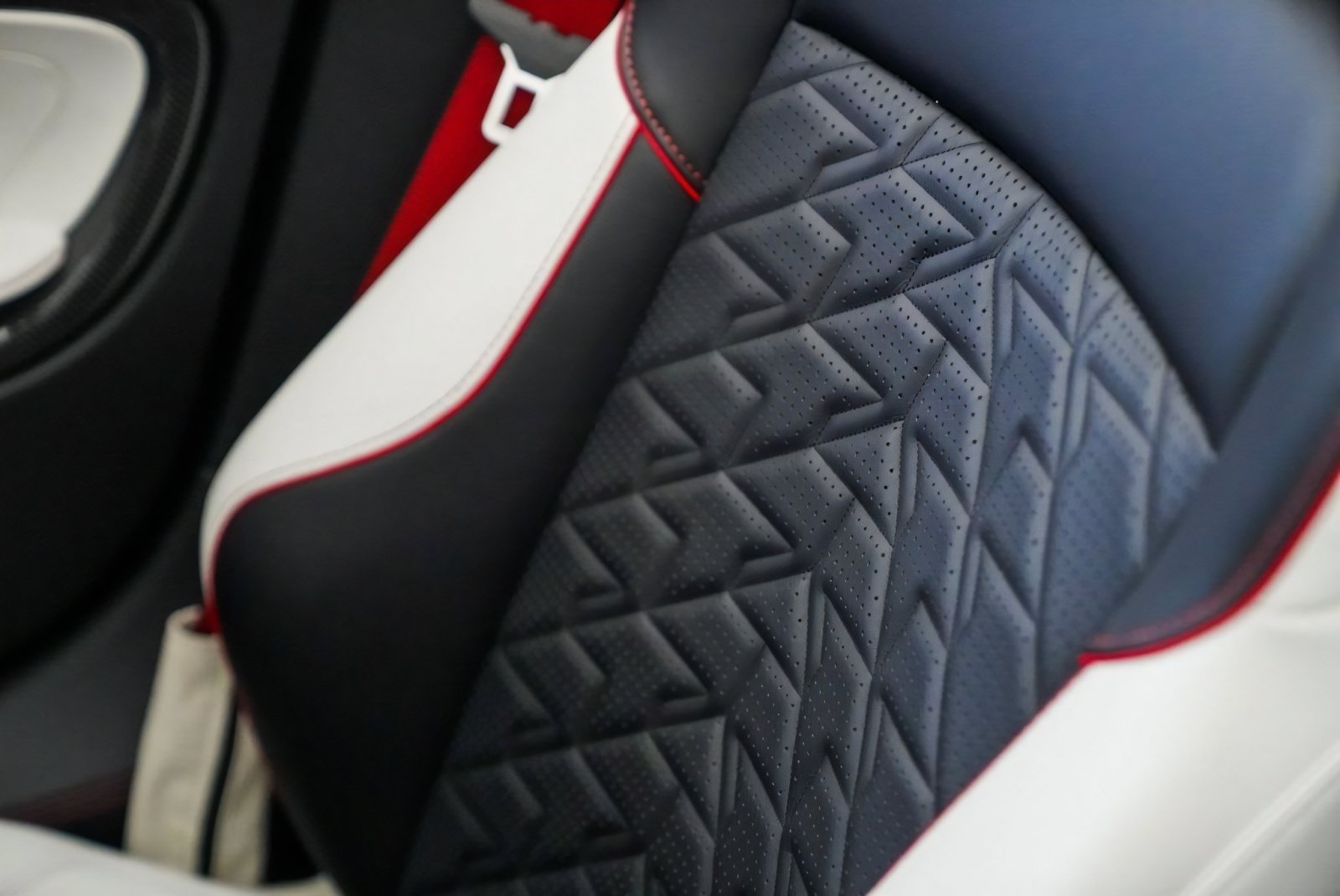 New 2026 Aston Martin Vanquish Convertible RWD image 14