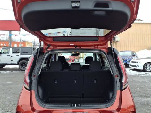 Used 2023 Kia Soul LX w/ LX Technology Package image 11