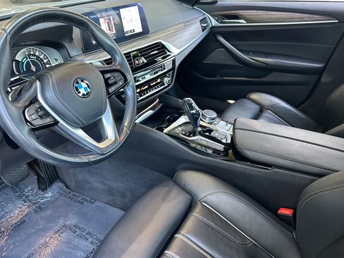 Used 2018 BMW 530e RWD image 9