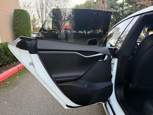 Used 2020 Tesla Model S Performance image 25