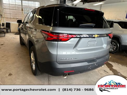 Used 2023 Chevrolet Traverse LS image 3