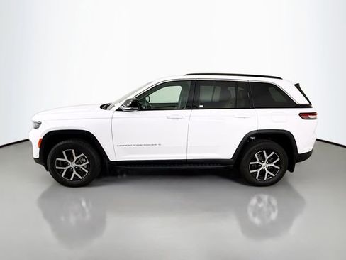 Used 2025 Jeep Grand Cherokee Limited w/ Luxury Tech Group II AWD/4WD image 4