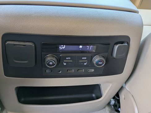 Used 2020 GMC Yukon SLT w/ Premium Edition image 15