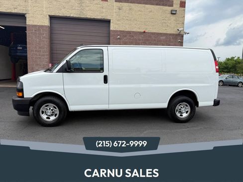 Used 2018 Chevrolet Express 2500 RWD image 1