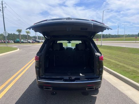 Used 2023 Chevrolet Traverse Premier w/ LPO, 'HIT The Road' Package image 8