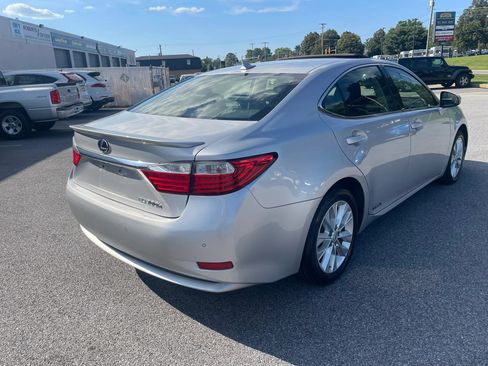 Used 2013 Lexus ES 300h w/ Luxury Pkg FWD image 15