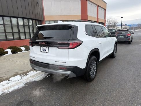 Used 2025 GMC Acadia Elevation image 7