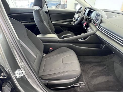 Used 2024 Hyundai Elantra SE FWD image 19