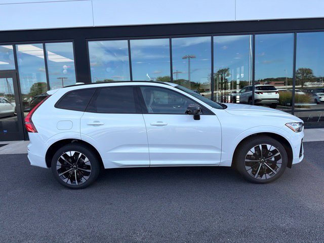 New 2027 Volvo XC60 B5 Plus AWD/4WD image 2