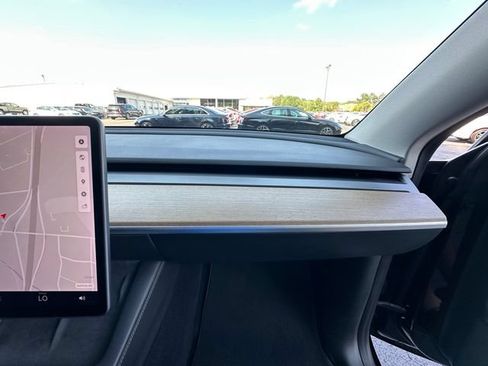 Used 2021 Tesla Model Y Long Range AWD/4WD image 16
