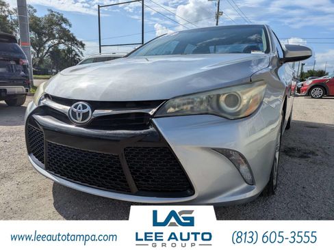 Used 2015 Toyota Camry SE FWD image 7
