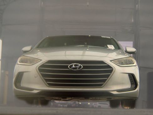 Used 2018 Hyundai Elantra Value Edition w/ Cargo Package FWD image 4