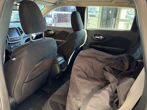 Used 2016 Jeep Cherokee Latitude w/ Cold Weather Group image 18