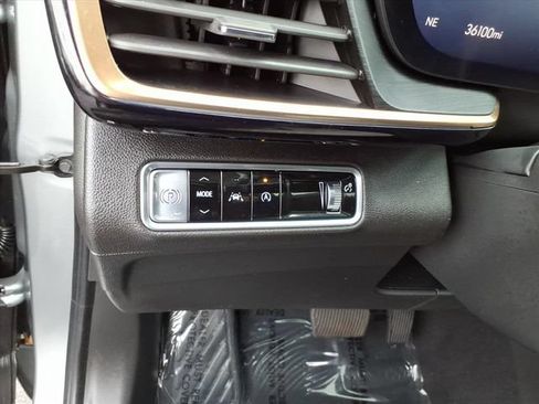 Used 2024 Buick Envision Avenir AWD/4WD image 31