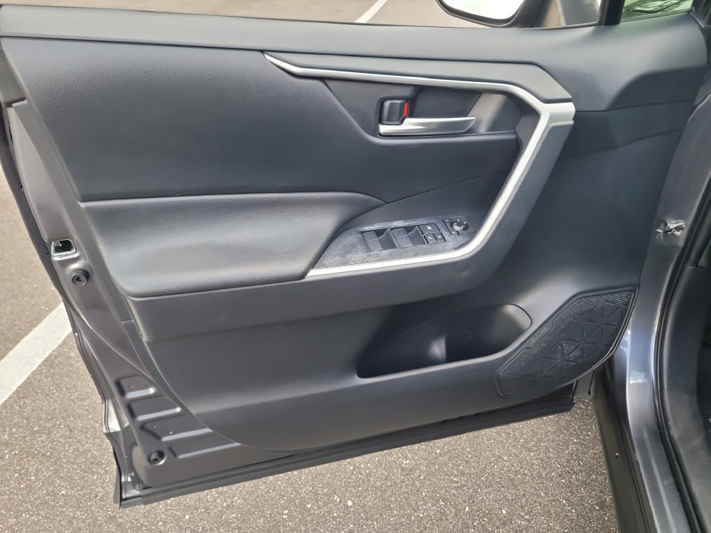 Used 2019 Toyota RAV4 XLE FWD image 14