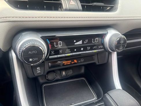 Used 2021 Toyota RAV4 XLE w/ Convenience Package AWD/4WD image 23