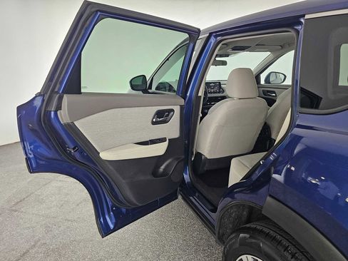 Used 2023 Nissan Rogue SV FWD image 15