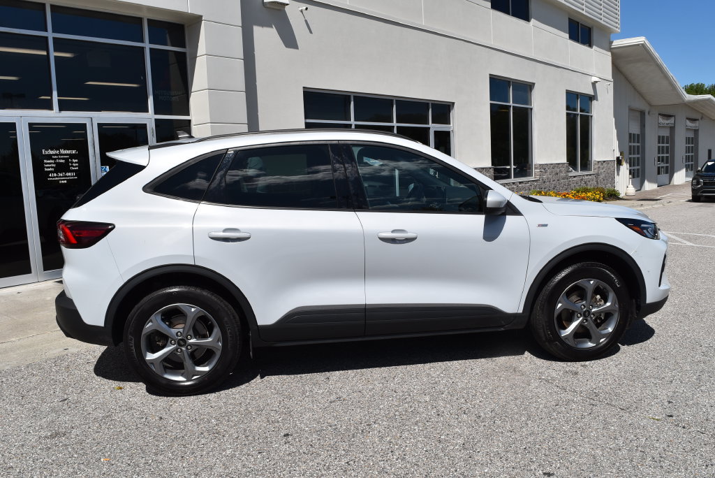 Used 2025 Ford Escape ST-Line Select AWD/4WD image 2