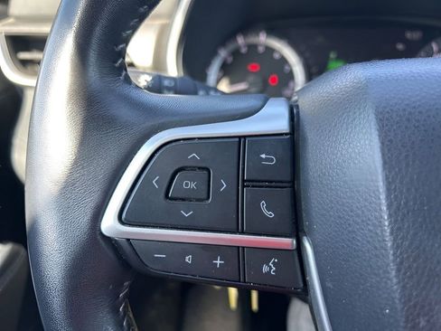 Used 2023 Toyota Highlander XLE AWD/4WD image 25