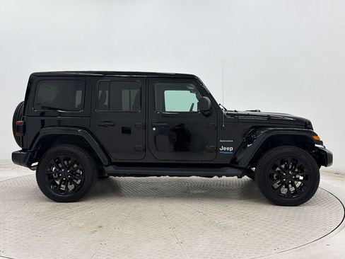 Used 2022 Jeep Wrangler Unlimited Sahara w/ Cold Weather Group AWD/4WD image 8