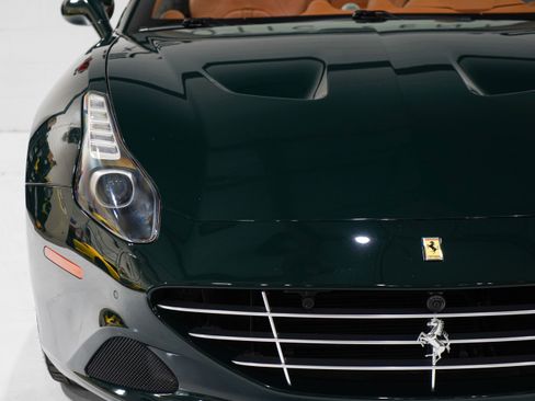 Used 2016 Ferrari California T RWD image 30