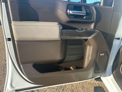 Used 2022 Chevrolet Silverado 2500 LTZ w/ LTZ Convenience Package image 11