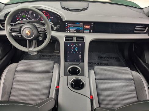 Used 2025 Porsche Taycan image 20