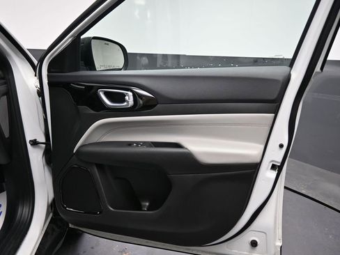 Used 2025 Jeep Compass Limited AWD/4WD image 19