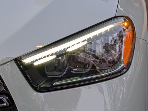 Certified 2025 Mercedes-Benz GLE 450 4MATIC image 6