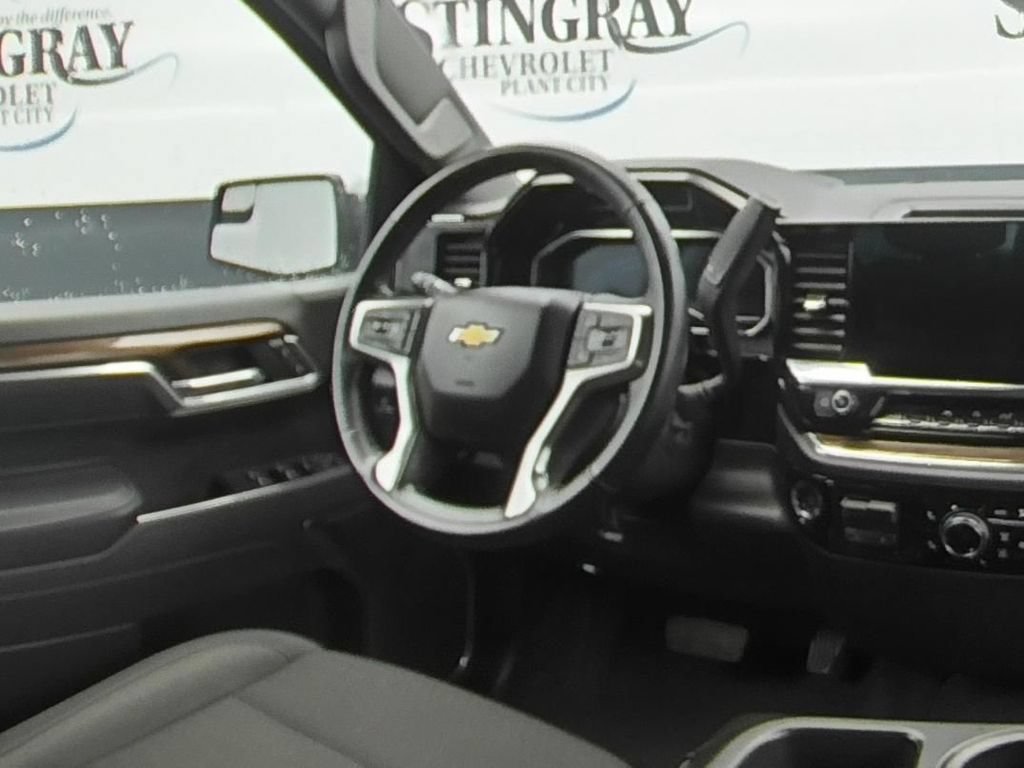 Used 2025 Chevrolet Silverado 1500 LT AWD/4WD image 16