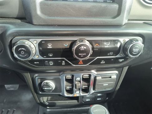 Used 2023 Jeep Gladiator Sport image 18