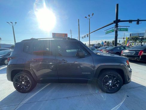 Used 2020 Jeep Renegade Latitude FWD image 4