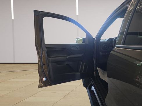 Used 2025 Chevrolet Colorado Trail Boss AWD/4WD image 10