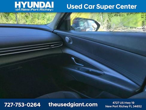 Used 2022 Hyundai Elantra SEL FWD image 16