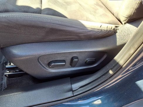 Used 2016 Nissan Rogue SV image 23