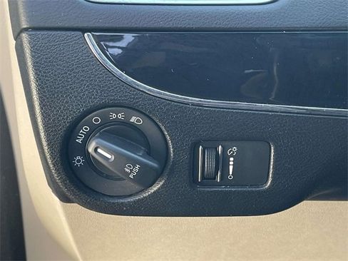 Used 2019 Dodge Grand Caravan SXT image 18