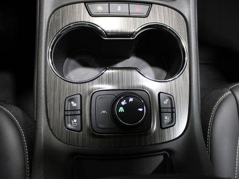 Used 2023 GMC Acadia SLT w/ Elevation Edition image 22